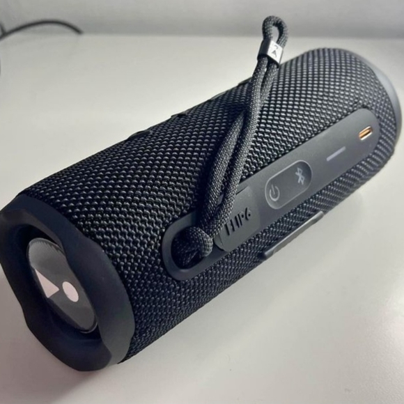 Jbl flip 6 (WITH RECEIPT) - Picture 5 of 5